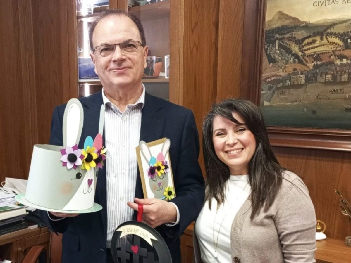 ΡΕΘΥΜΝΟ: Πασχαλιάτικες ευχές στον Δήμαρχο από μικρούς πολίτες!