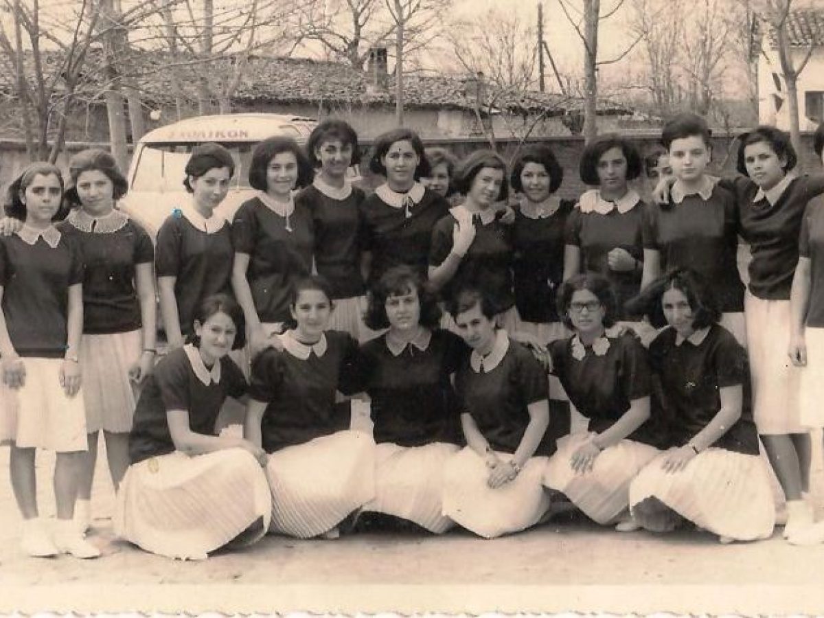 Ρετρό: Μαθήτριες της Γ’ τάξης Γυμνασίου-Λυκείου Τσιλιμίγκα το 1965
