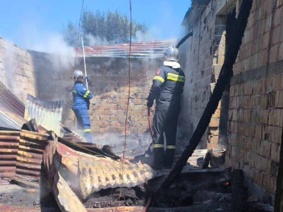 Ρίζα Ναυπακτίας: Φωτιά σε χωράφι έκαψε μέρος αποθήκης, άμεση η επέμβαση της Πυροσβεστικής