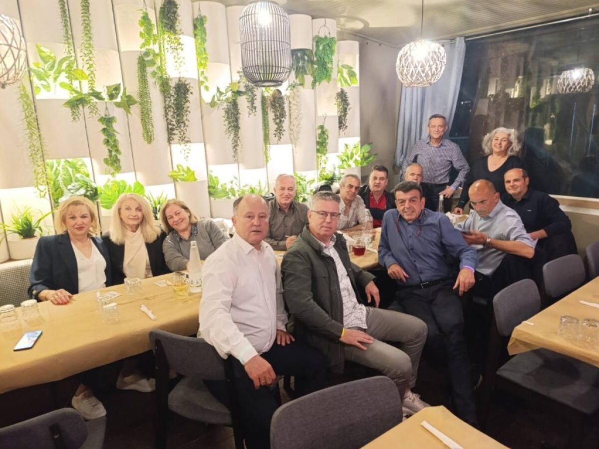 Σαν να μην πέρασε μια μέρα: Δάκρυα, αγκαλιές και μνήμες στο reunion 40 χρόνων του 1ου Λυκείου Τρικάλων