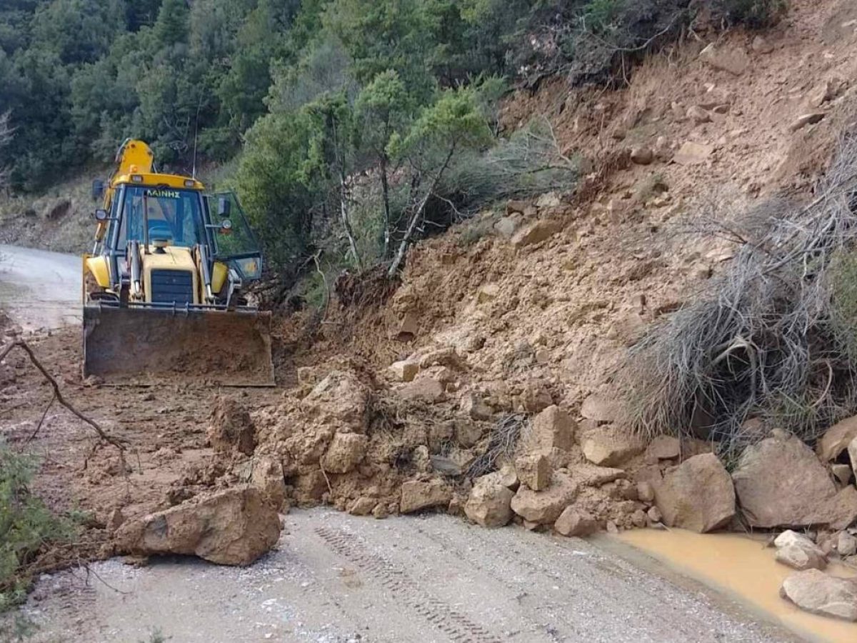 Σε εξέλιξη εργασίες αποκατάστασης στη Χομόρη Ναυπακτίας μετά από καταπτώσεις