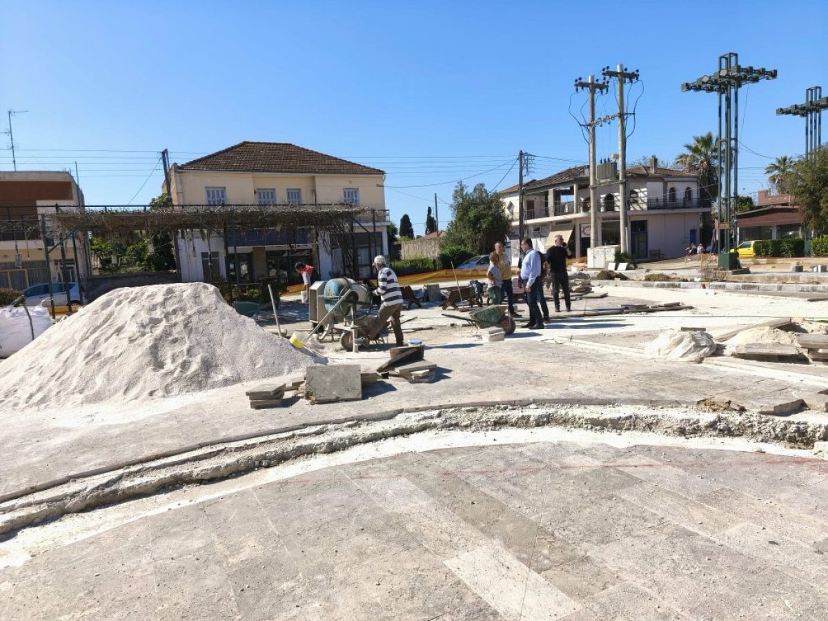 Σε εξέλιξη οι εργασίες ανάπλασης στην Πλατεία Αγίας Σοφίας στην Ανδραβίδα – Αυτοψία από τη Δημοτική Αρχή