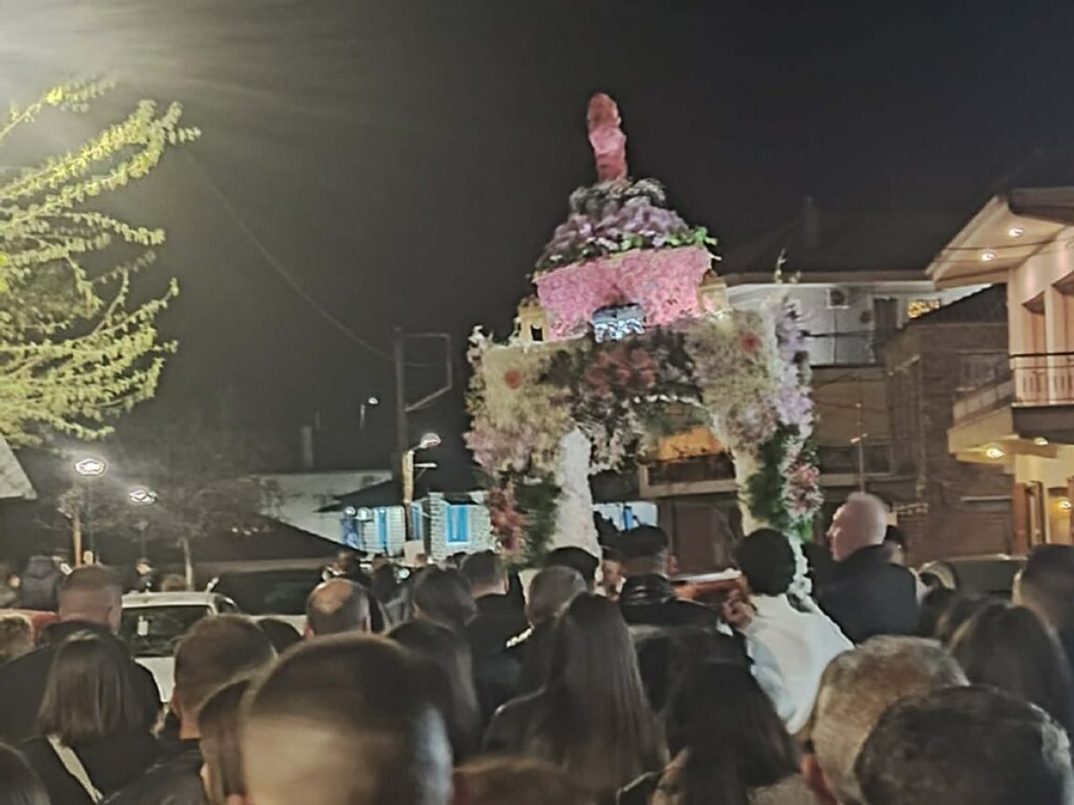 Σε κλίμα κατάνυξης η περιφορά του Επιταφίου στην Καμαρούλα Αγρινίου