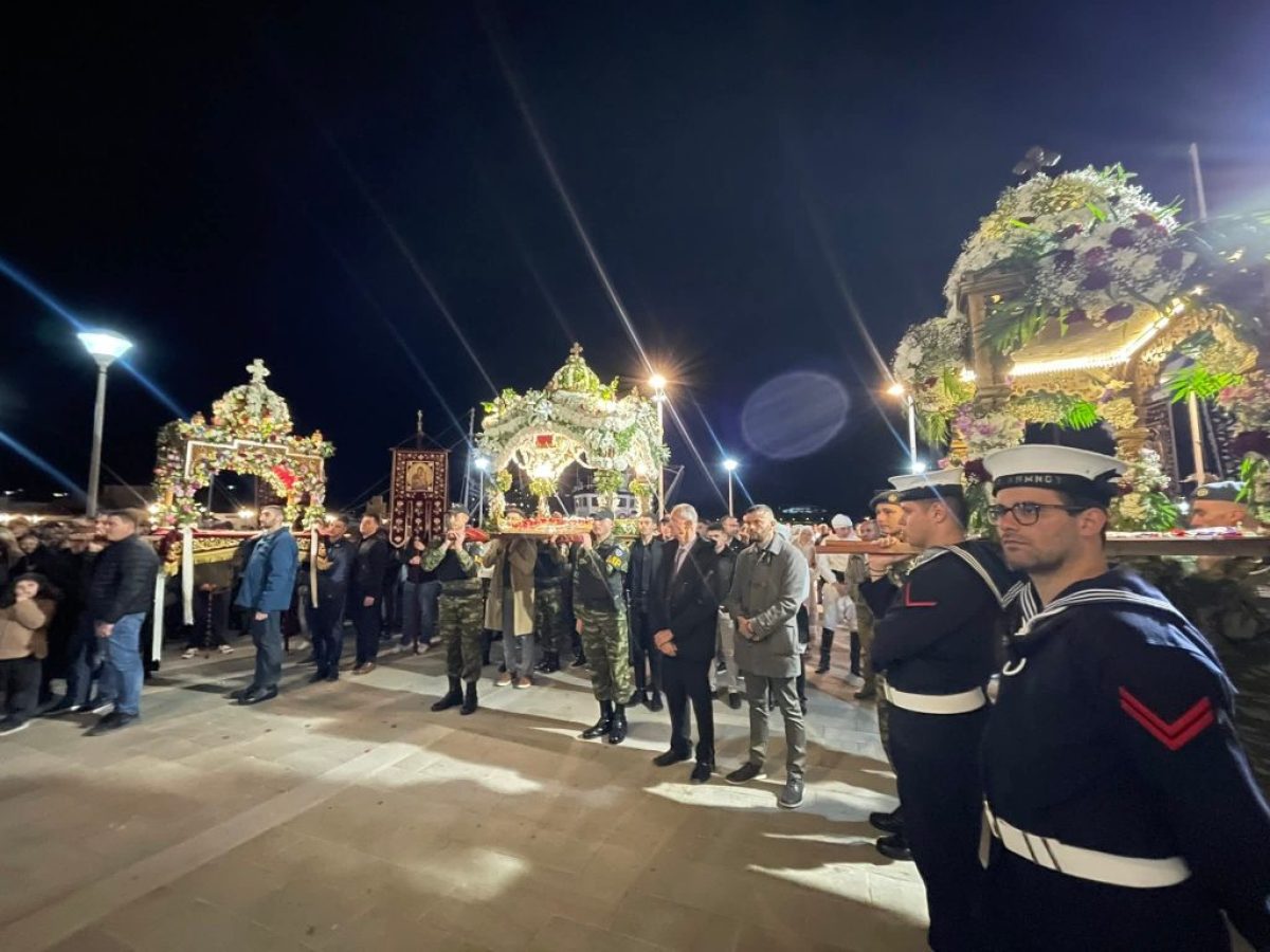 Σε κλίμα κατάνυξης η συνάντηση των Επιταφίων στη Μύρινα – Συγκίνηση στο λιμάνι και μήνυμα ενότητας από τον Μητροπολίτη Ιερόθεο