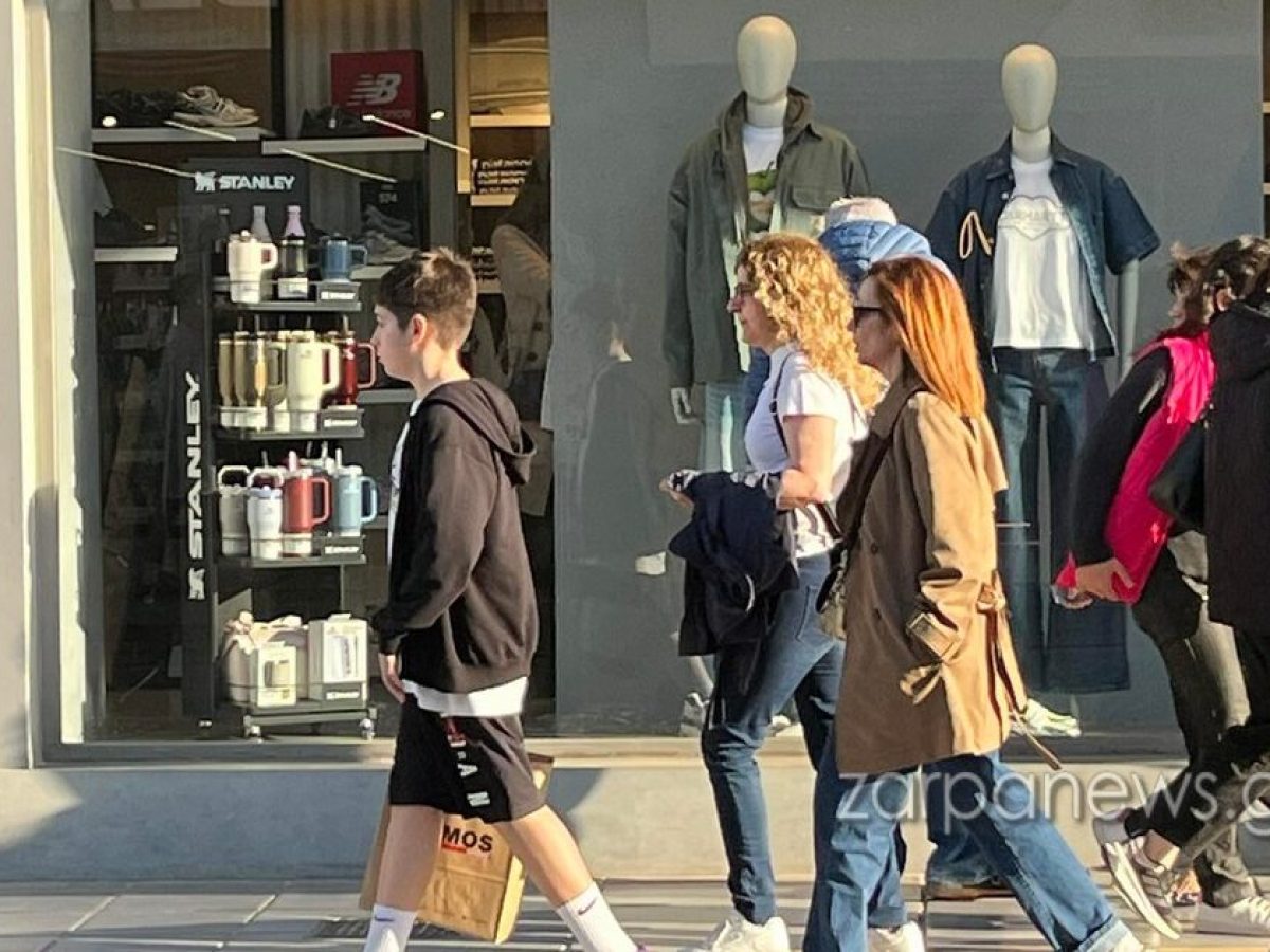 Σε Πασχαλινούς ρυθμούς η αγορά των Χανίων – Αυξημένη κίνηση στα καταστήματα της πόλης | Photos