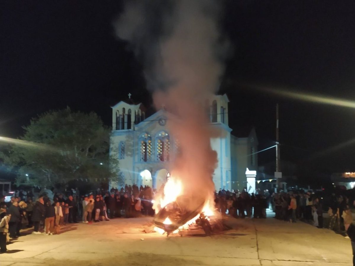Σε βάρκα το «κάψιμο του Ιούδα» στον Μύτικα