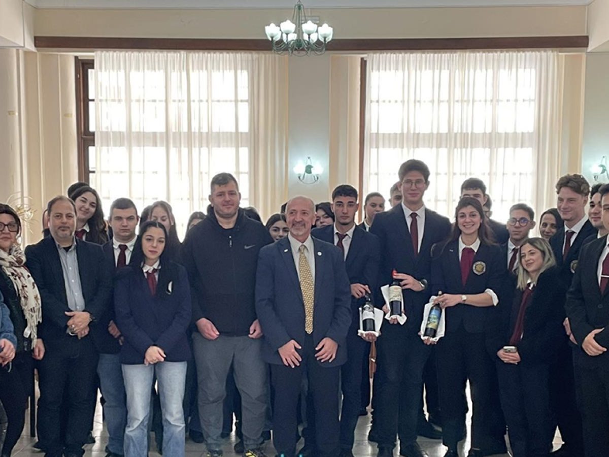 «Σεμινάριο Γευσιγνωσίας Οίνου με τον οινολόγο – οινοποιό Κουνάκη από τον Έμπωνα Ρόδου»