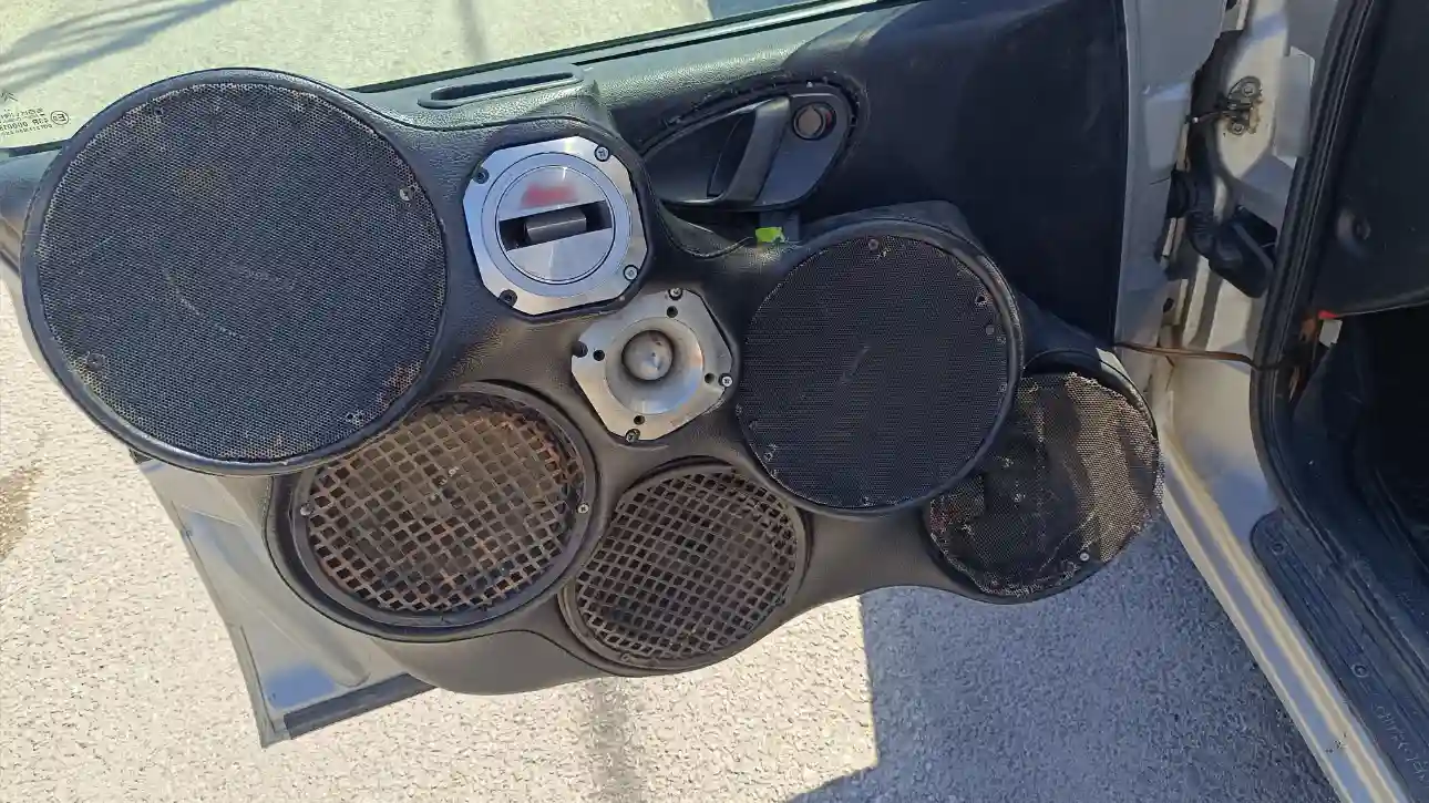 sillipsi-25chronou-stis-Αcharnes-–-1