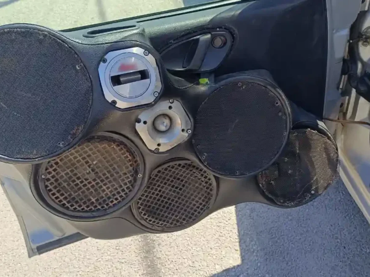 Συλλήψη 25χρονου στις Αχαρνές – Είχε το ηχοσύστημα του αυτοκινήτου στη διαπασών