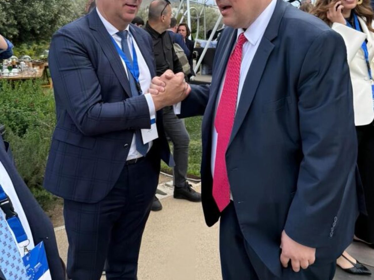 Συμμετοχή του περιφερειάρχη ΑΜΘ, Χριστόδουλου Τοψίδη, στο Ελληνογαλλικό Οικονομικό Φόρουμ στην Αθήνα, παρουσία του Κυριάκου Μητσοτάκη και του προέδρου της Γαλλικής Δημοκρατίας Εμμανουέλ Μακρόν