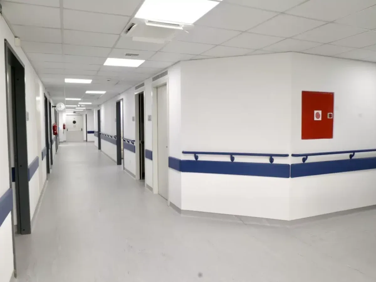 Συναγερμός στα Τρίκαλα: Ρομά κρατούμενοι απέδρασαν από το νοσοκομείο