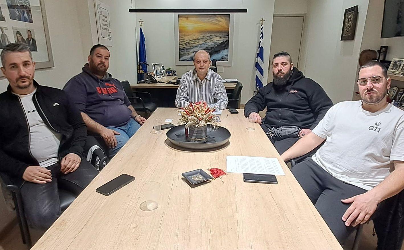 sinantisi-christou-kapetanou-me-dianomis