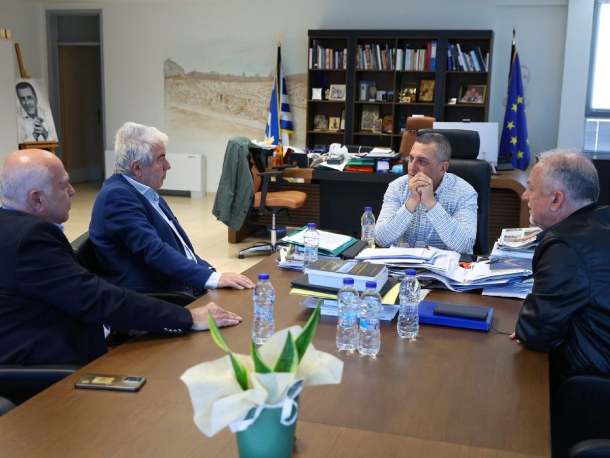 Συνάντηση Δημήτρη Κουρέτα με μέλη του Δ.Σ. της Ένωσης Ελλήνων Φυσικών με αφορμή το 21ο Πανελλήνιο Συνέδριο Φυσικής στη Λάρισα, μετά από 20 χρόνια