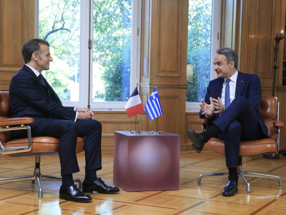 Συνάντηση Μητσοτάκη-Μακρόν στο Μέγαρο Μαξίμου: «Ελλάς, Γαλλία, Συμμαχία»