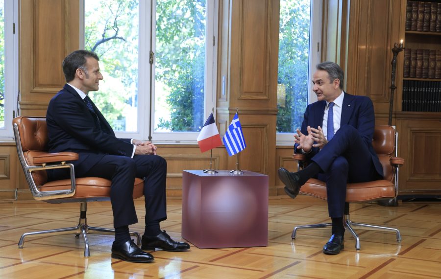 sinantisi-mitsotaki-makron-sto-megaro-maximou-2