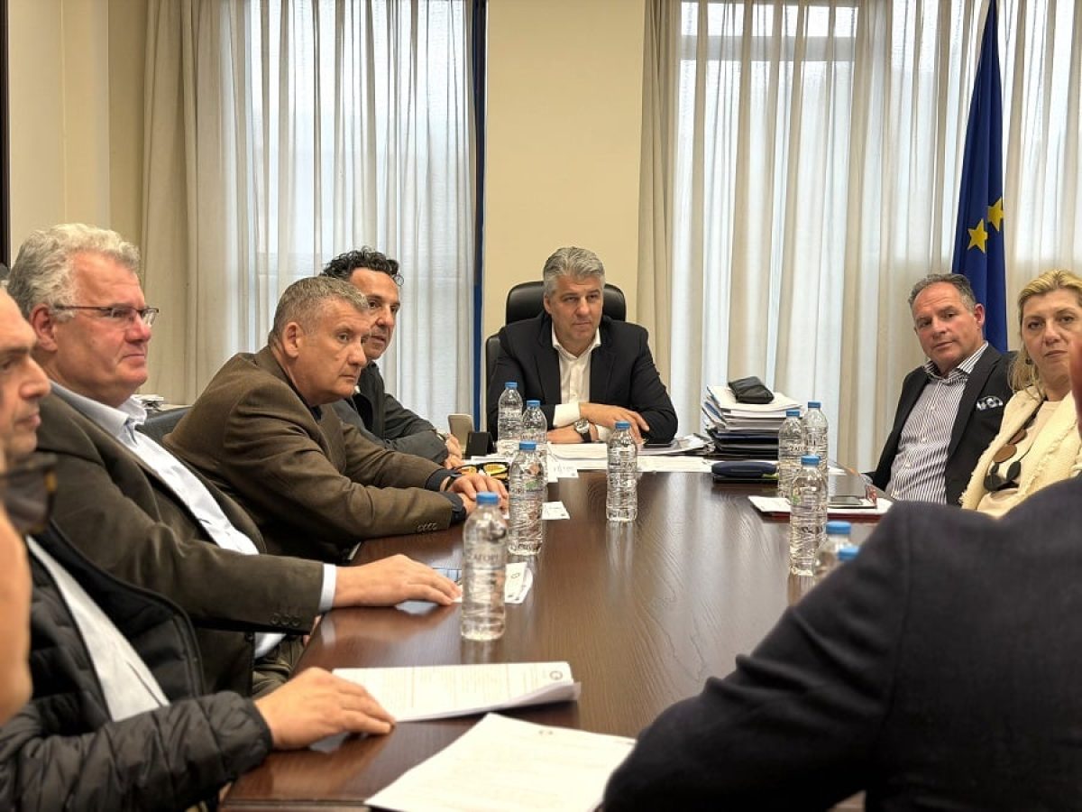 Συνάντηση Τοψίδη με Εμπορικούς Συλλόγους ΑΜΘ – Στο επίκεντρο η στήριξη των μικρομεσαίων επιχειρήσεων