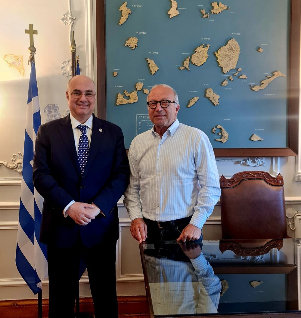 sinantisi-tou-chorikou-Αntiperiferiarchi-kikladon-1