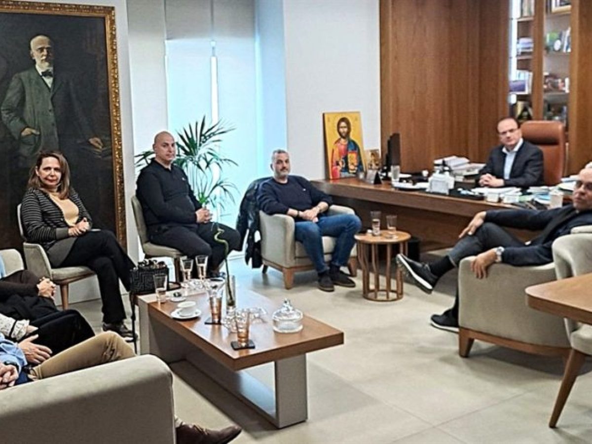 Συνάντηση του δημάρχου Ρεθύμνης με το νέο Δ.Σ του συλλόγου ξενοδόχων Ρεθύμνου 