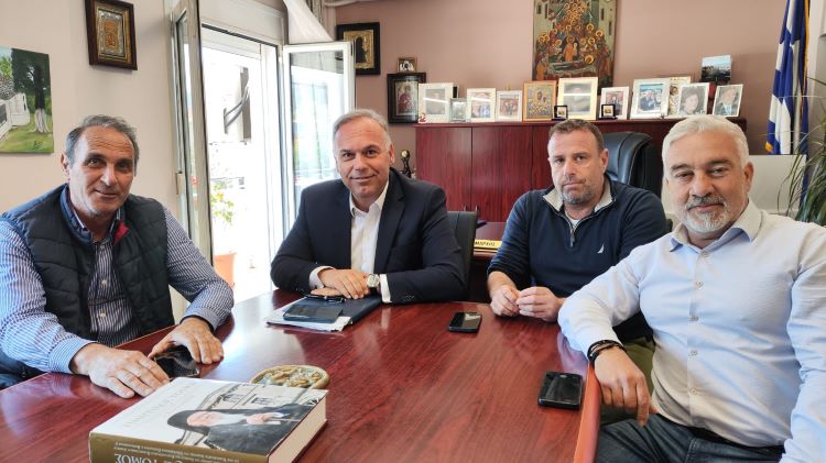 sinantisi-tou-dimarchou-thasou-me-1