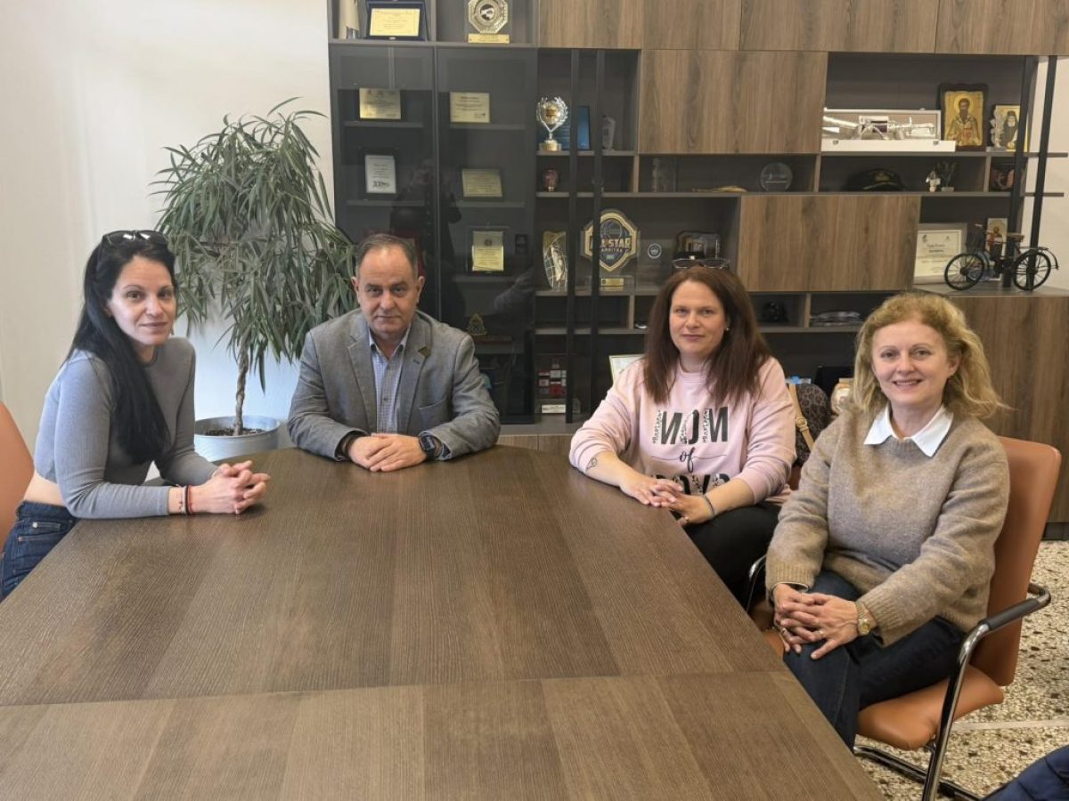 Συνάντηση του δημάρχου Β. Τσιάκου με εκπροσώπους του ειδικού δημοτικού σχολείου Καρδίτσας