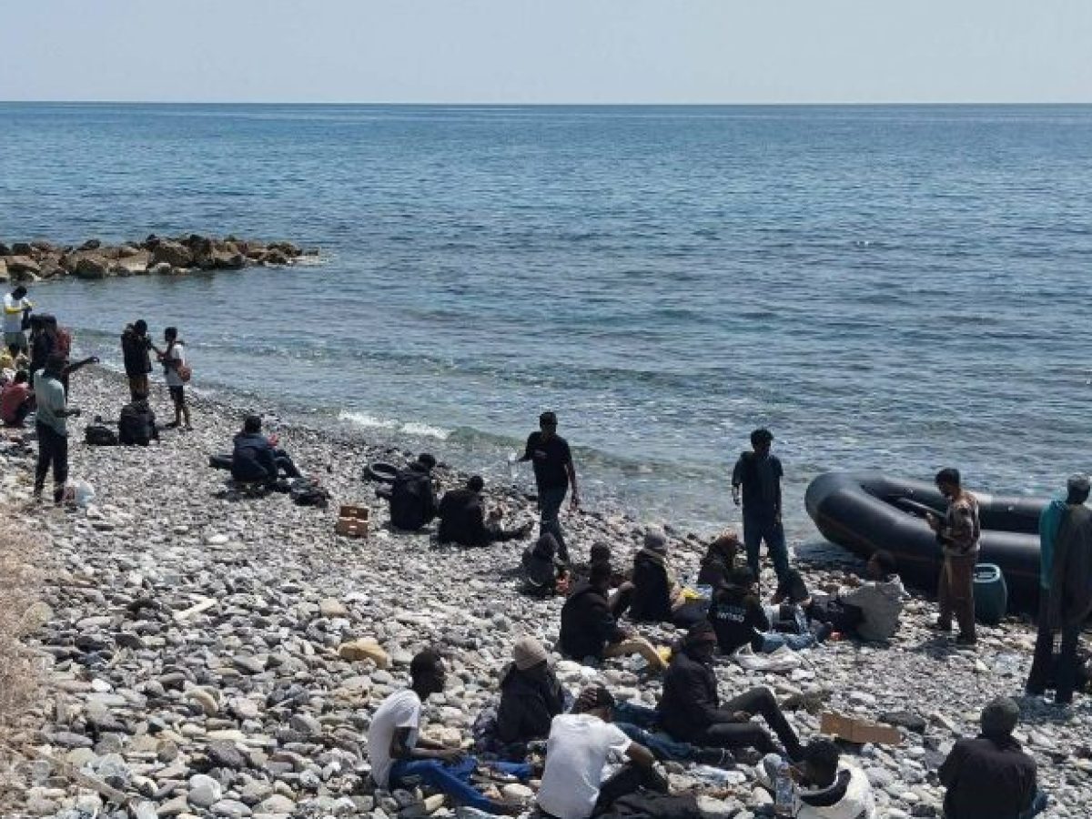 Συνεχίζονται οι μεταναστευτικές ροές στην Κρήτη: Διάσωση 60 ατόμων νότια της Ιεράπετρας