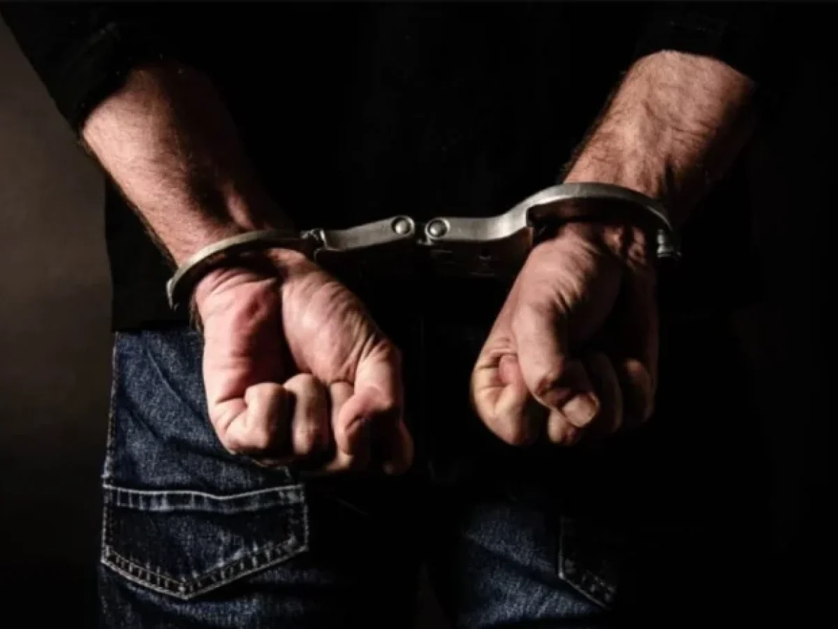 Συνελήφθη στη Βούλα 40χρονος Σέρβος μέλος εγκληματικής οργάνωσης που συμμετείχε σε υποθέσεις ανθρωποκτονίας