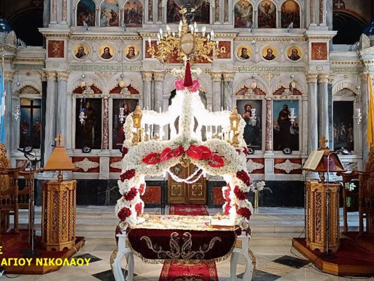 Σιωπηλό πένθος και άρωμα άνοιξης: Ο στολισμός του Επιταφίου στον I.M.N. Αγίου Νικολάου Σάμου