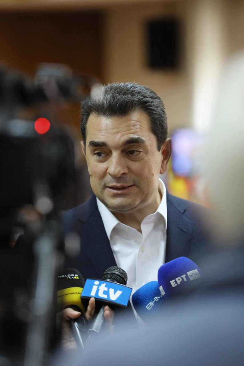sismos-sti-nea-dimokratia-paretithike