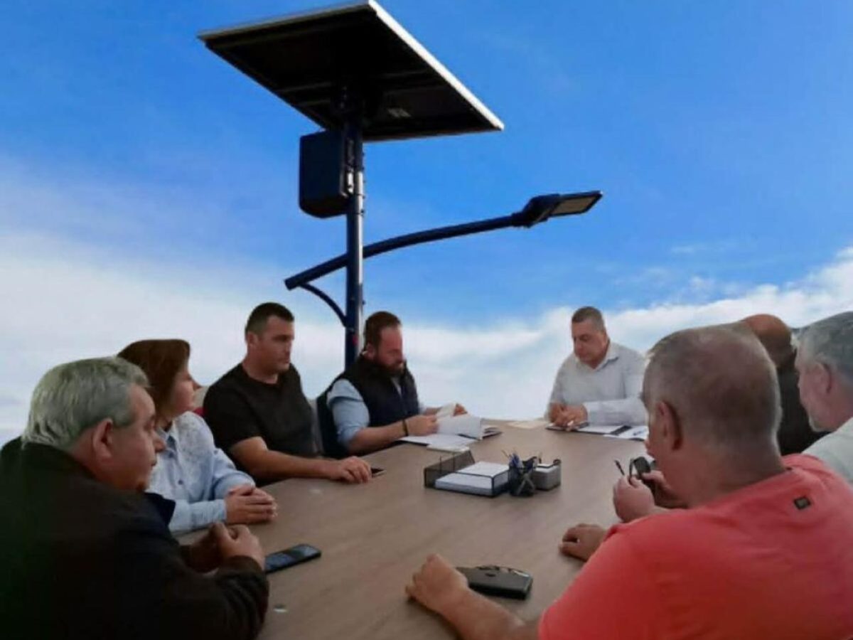 Σκιές και αντιδράσεις στα Τρίκαλα-Καταγγελίες για άδικη κατανομή φωτισμού και αιχμές προς την Περιφέρεια