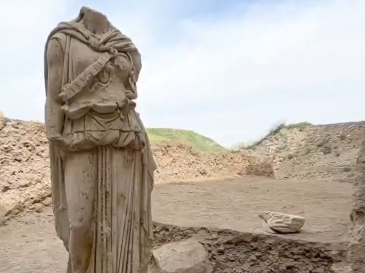 Σπουδαία αρχαιολογική ανακάλυψη στην Τουρκία: Εντυπωσιακό άγαλμα 2 μέτρων της Αθηνάς αποκαλύφθηκε στη Λαοδικεία