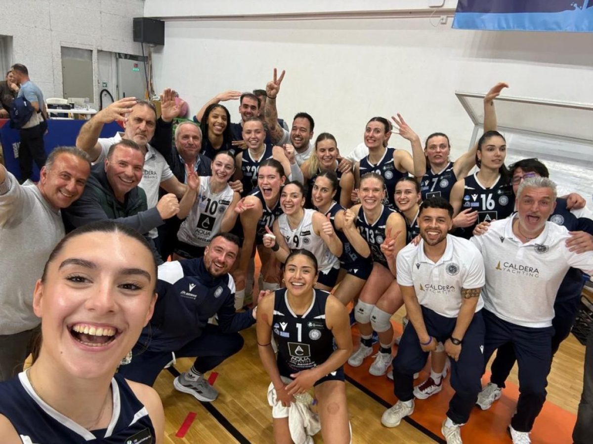 Στα ημιτελικά της Volley League γυναικών προκρίθηκε πανηγυρικά για 7η φορά στην ιστορία του ο Α.Ο. Θήρας.