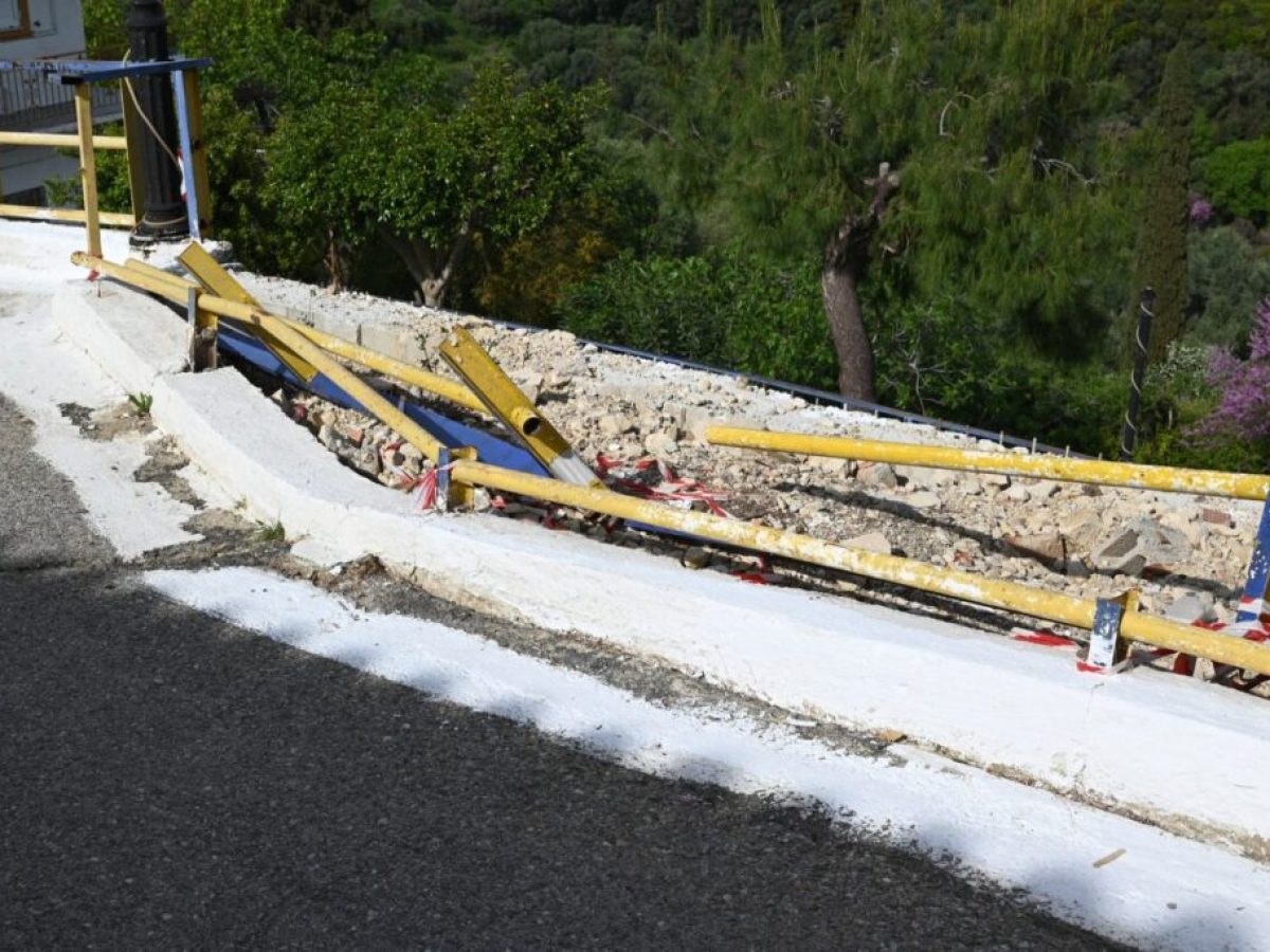 Σταμνά Μεσολογγίου : Μια μάντρα δεν αρκεί για την ασφάλεια του χωριού – Άμεσα κάγκελα και θωράκιση του δρόμου πριν συμβεί ατύχημα