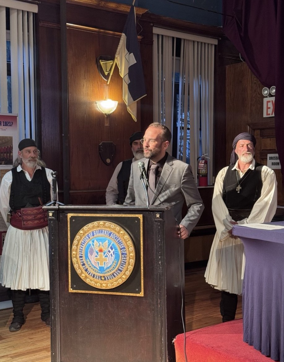 sti-nea-iorki-o-nektarios