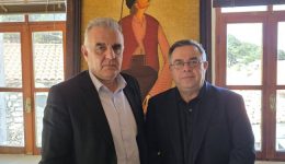 sti-samothraki-o-grammateas-&Alpha;pokentromenis