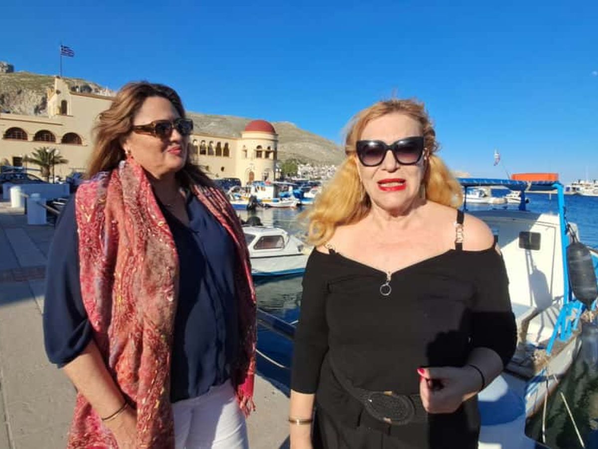 Στην Κάλυμνο η πολιτεύτρια της “Ελληνικής Λύσης”, Αναστασία Γαμπιεράκη – Σύντομη συνομιλία στην κεντρική πλατεία