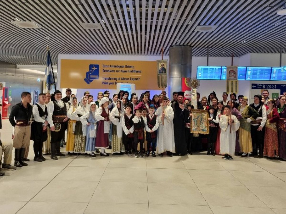 Στην παραλαβή του Ανεσπέρου Φωτός από τον Διεθνή Αερολιμένα Ελ.Βενιζέλος ο Σύλλογος Κρητών Λαυρίου ”Η Μεγαλόνησος”