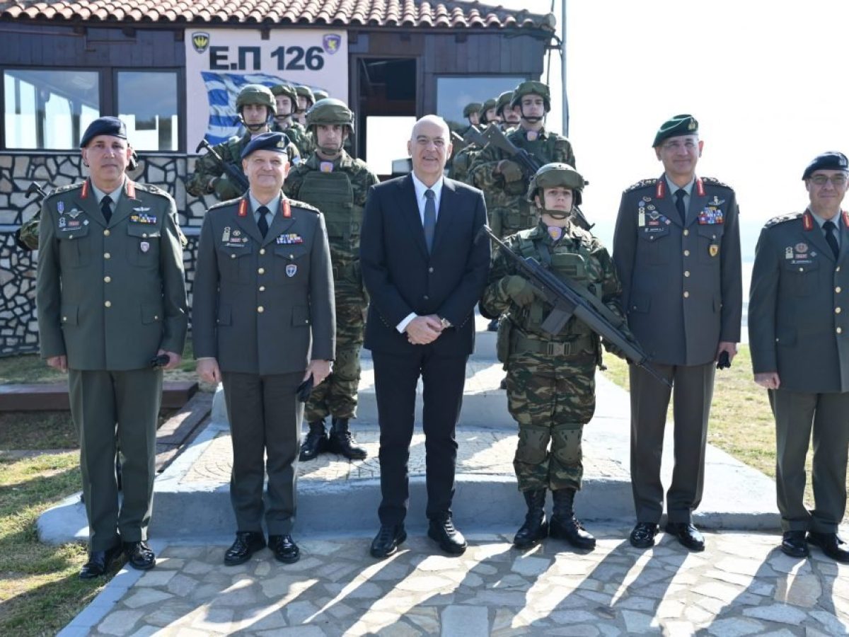 Στην πρώτη γραμμή του Έβρου ο Νίκος Δένδιας