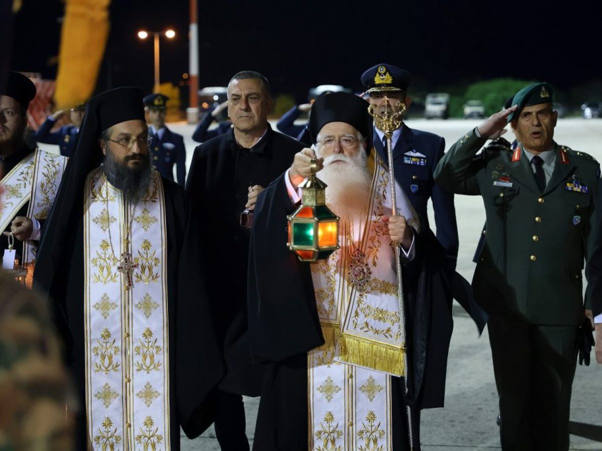 &Sigma;&tau;&eta;&nu; &tau;&epsilon;&lambda;&epsilon;&tau;ή &alpha;&phi;ή&sigmaf; &tau;&omicron;&upsilon; &Alpha;&gamma;ί&omicron;&upsilon; &Phi;&omega;&tau;ό&sigmaf; &sigma;&tau;&eta; &Nu;έ&alpha; &Alpha;&gamma;&chi;ί&alpha;&lambda;&omicron; &omicron; &Pi;&epsilon;&rho;&iota;&phi;&epsilon;&rho;&epsilon;&iota;ά&rho;&chi;&eta;&sigmaf; &Theta;&epsilon;&sigma;&sigma;&alpha;&lambda;ί&alpha;&sigmaf; &Delta;&eta;&mu;ή&tau;&rho;&eta;&sigmaf; &Kappa;&omicron;&upsilon;&rho;έ&tau;&alpha;&sigmaf; (&Phi;&Omega;&Tau;&Omicron;)
