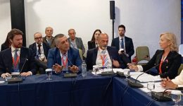 sto-11o-foroum-ton-delfon