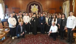 sto-fanari-to-gel-ikoumenikos