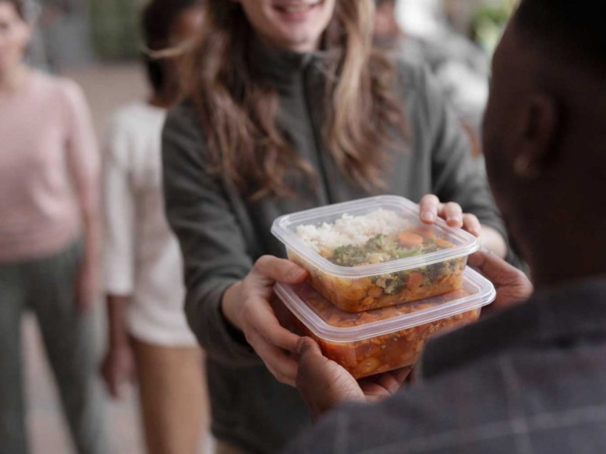 Στον «αέρα» οι επιχειρηματίες που σίτισαν τους πλημμυροπαθείς