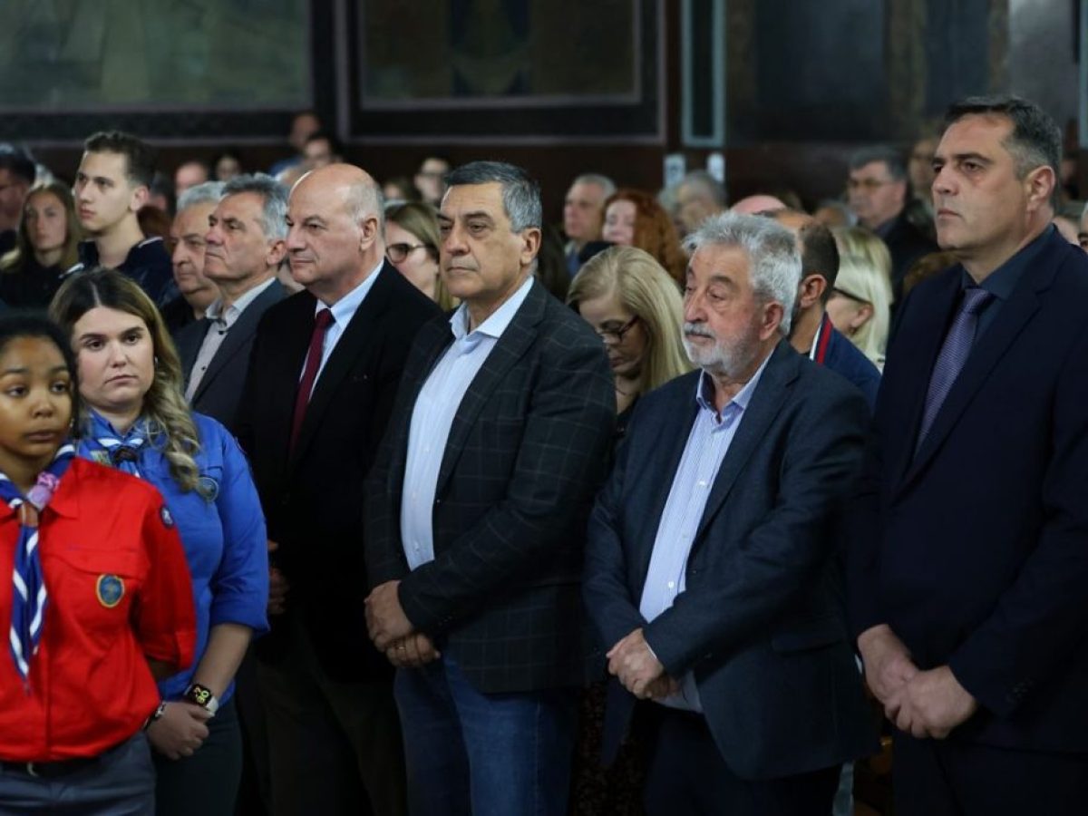 &Sigma;&tau;&omicron;&nu; &Iota;&epsilon;&rho;ό &Nu;&alpha;ό &Alpha;&gamma;ί&omega;&nu; &Kappa;&omega;&nu;&sigma;&tau;&alpha;&nu;&tau;ί&nu;&omicron;&upsilon; &kappa;&alpha;&iota; &Epsilon;&lambda;έ&nu;&eta;&sigmaf; &sigma;&tau;&eta;&nu; &Kappa;&alpha;&rho;&delta;ί&tau;&sigma;&alpha; &omicron; &Pi;&epsilon;&rho;&iota;&phi;&epsilon;&rho;&epsilon;&iota;ά&rho;&chi;&eta;&sigmaf; &Theta;&epsilon;&sigma;&sigma;&alpha;&lambda;ί&alpha;&sigmaf; &Delta;&eta;&mu;ή&tau;&rho;&eta;&sigmaf; &Kappa;&omicron;&upsilon;&rho;έ&tau;&alpha;&sigmaf;
