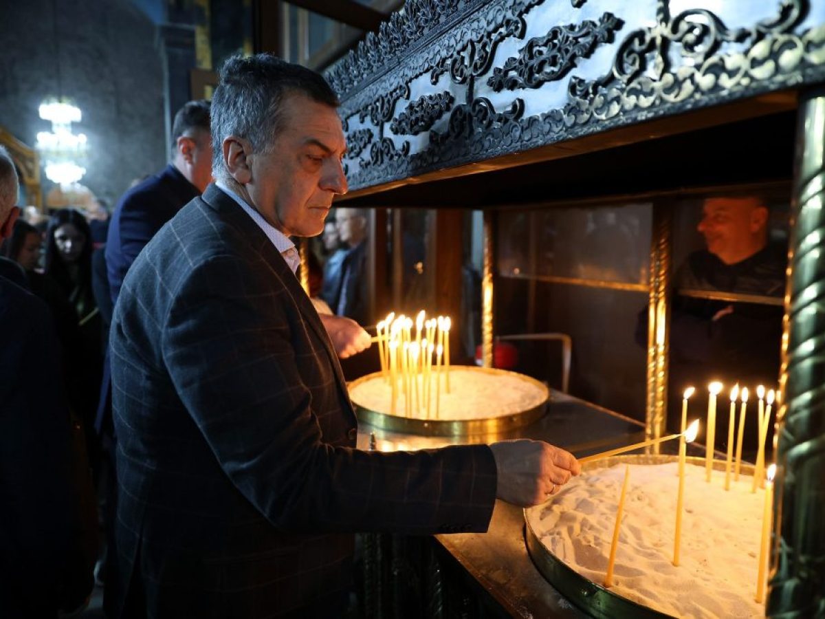 Στον Ιερό Ναό Αγίων Κωνσταντίνου και Ελένης στην Καρδίτσα ο Δημήτρης Κουρέτας για την Ακολουθία των Παθών