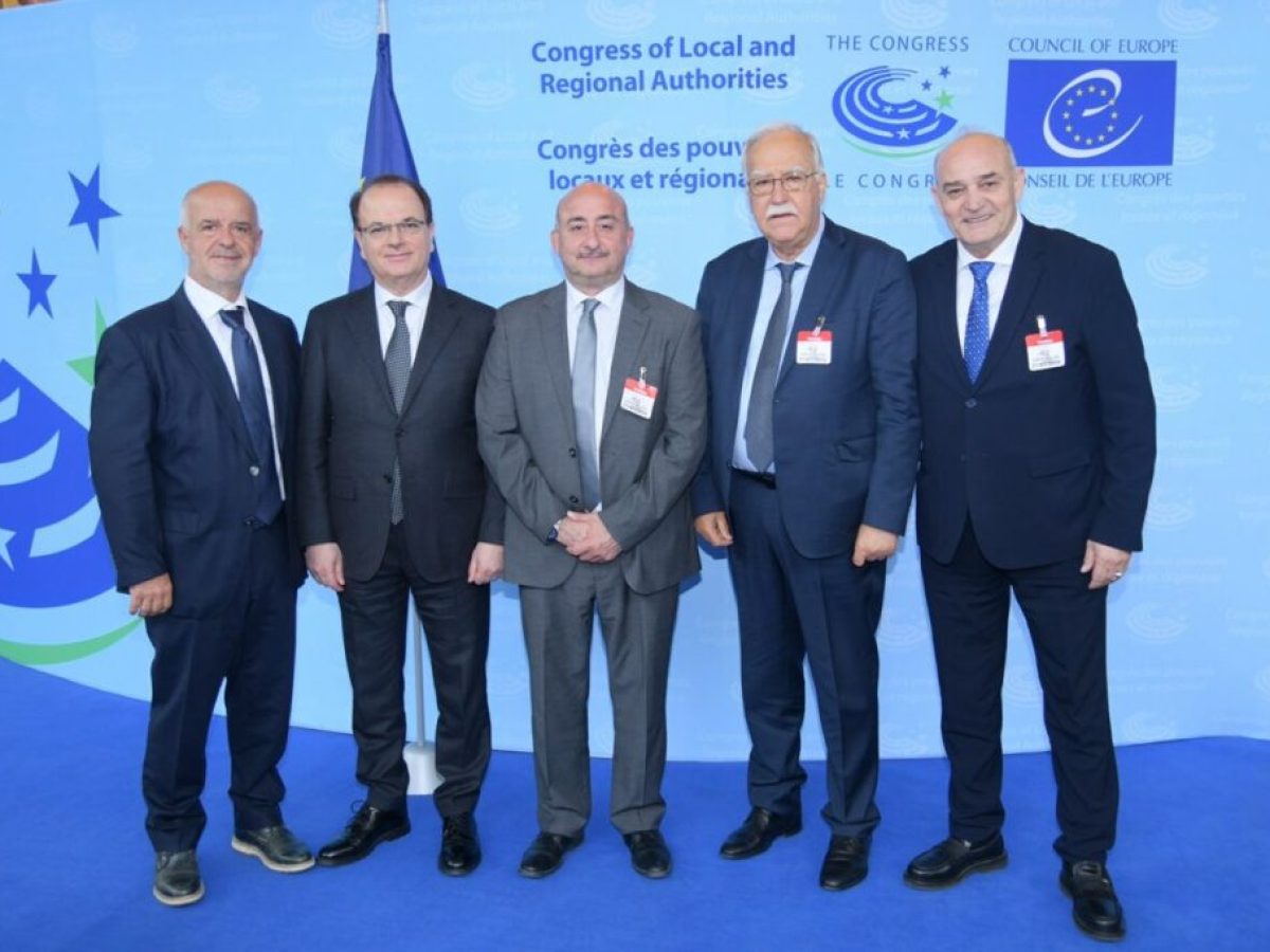 Στρασβούργο: Στο επίκεντρο η ενίσχυση των Δήμων – Παρέμβαση Σακκά για τη Θεσσαλία και τα Τρίκαλα
