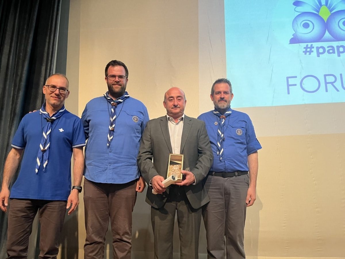 Τα Τρίκαλα «πλημμύρισαν» από 1.300 προσκόπους