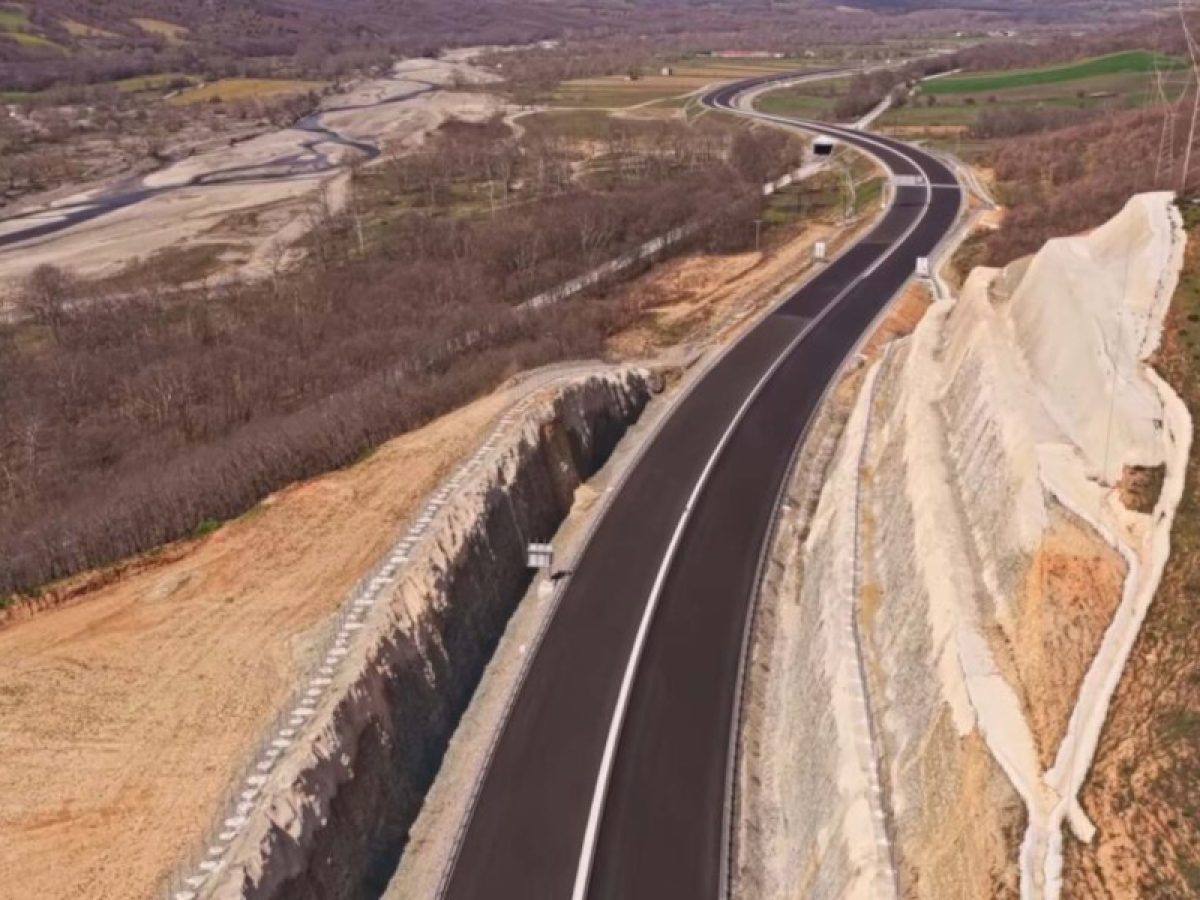 Τελευταίες πινελιές: Ο νέος δρόμος που συνδέει την Αθήνα με την Εγνατία Οδό (video)
