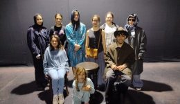 theatriki-parastasi-apo-ta-theatrotaxidia-1