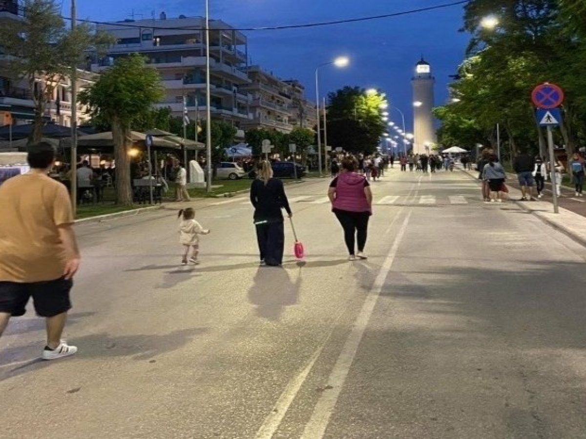 Θερινές πεζοδρομήσεις, τουριστικό τρενάκι και στήριξη τρίτεκνων 