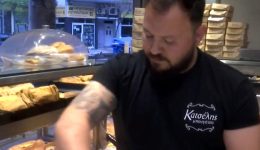 thessaloniki-i-ergazomeni-tis-imeres-tou