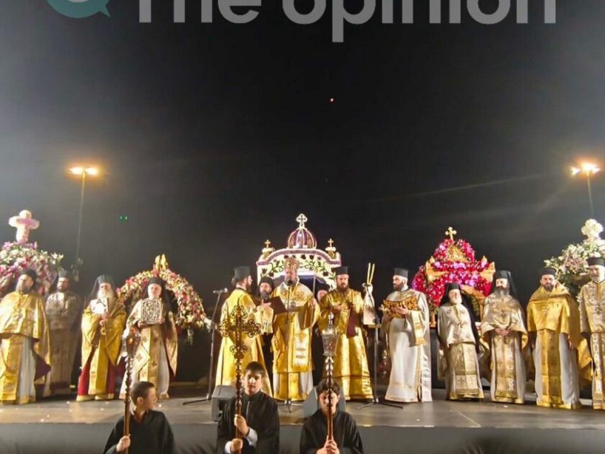Θεσσαλονίκη: Σε κλίμα κατάνυξης η συνάντηση των πέντε Επιταφίων στην πλατεία Αριστοτέλους (ΦΩΤΟ-VIDEO)